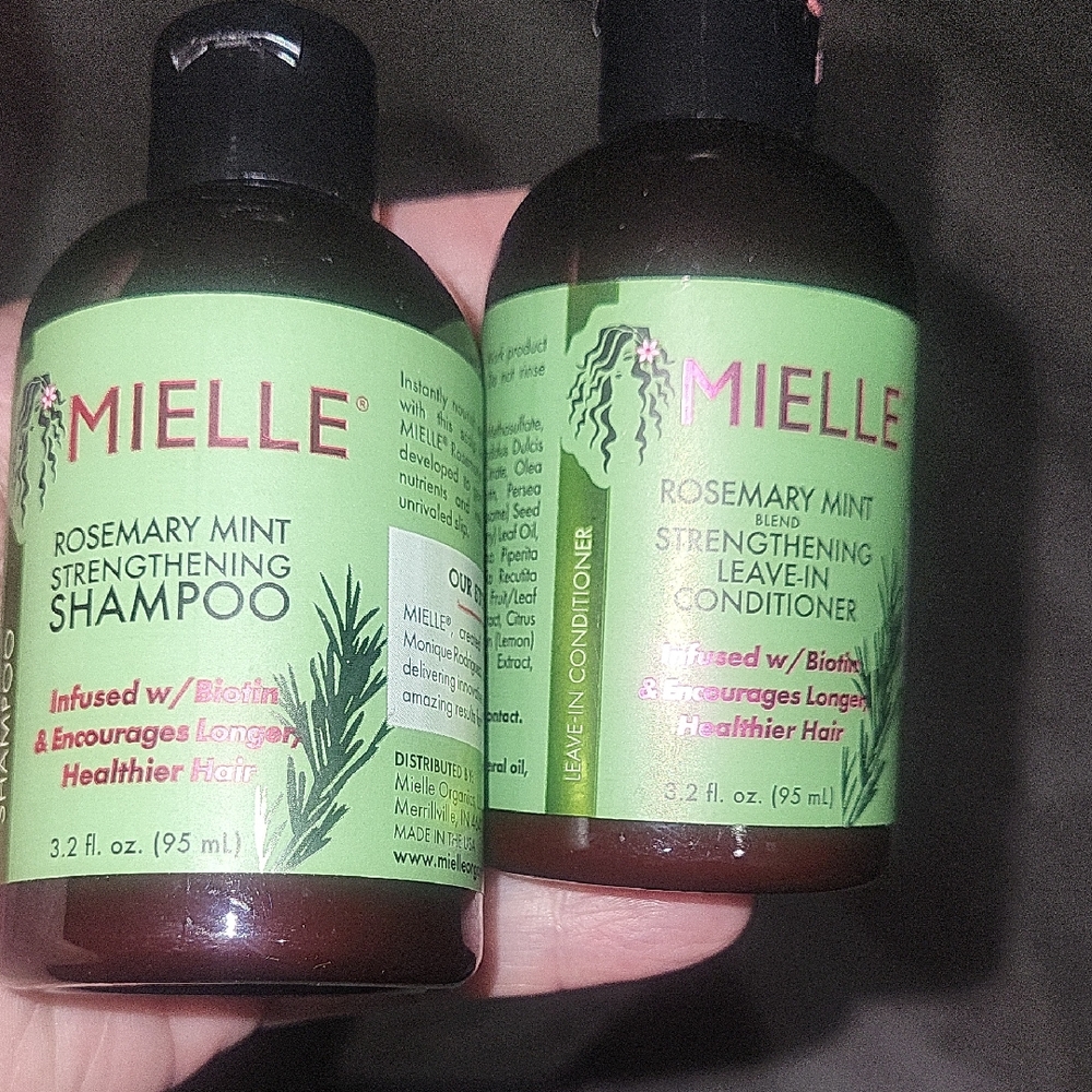 Mielle Rosemary Mint Strengthening Shampoo - Green